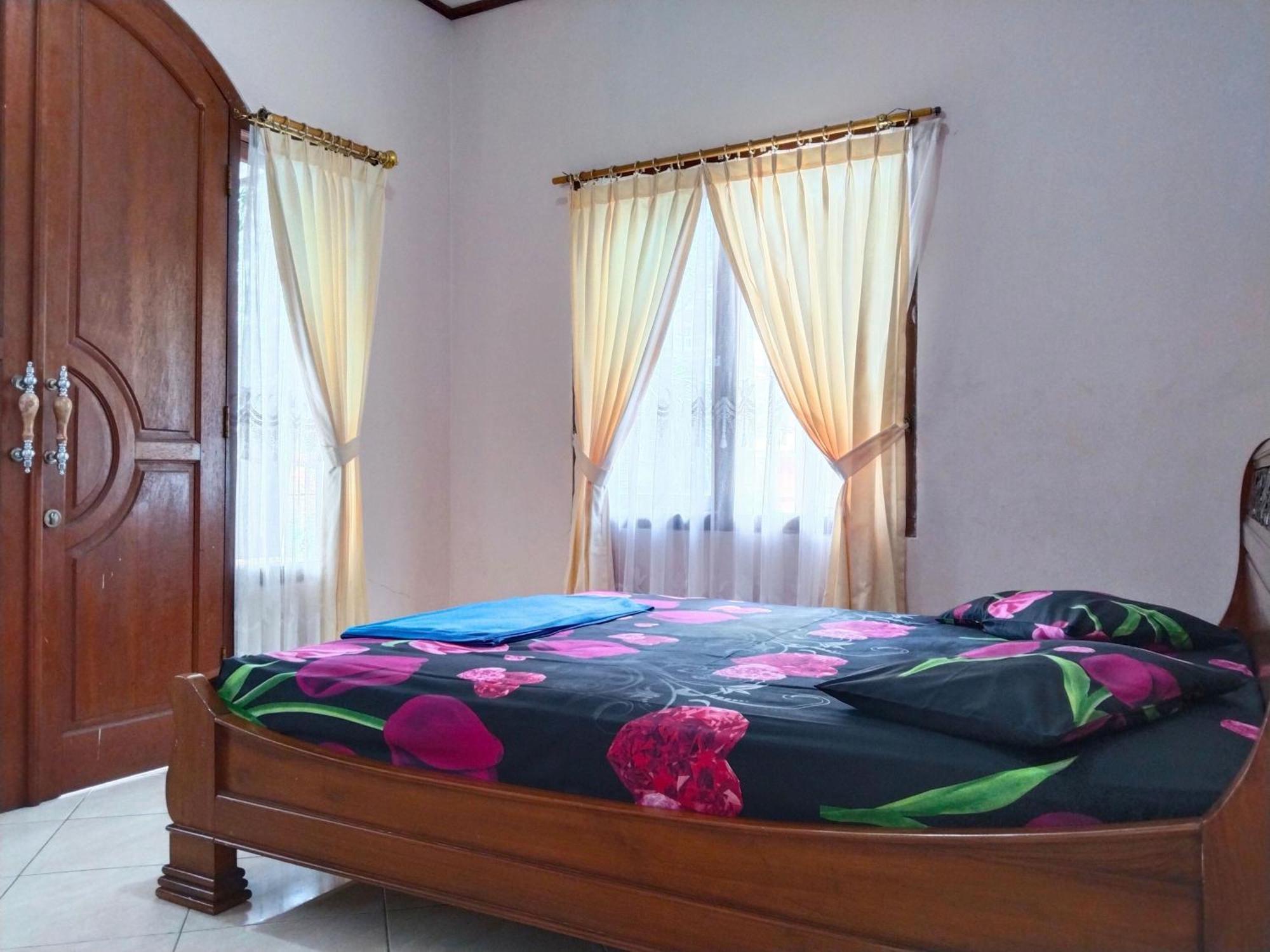 Villa Yustisia Curug 7 Cilember Cisarua Exteriér fotografie