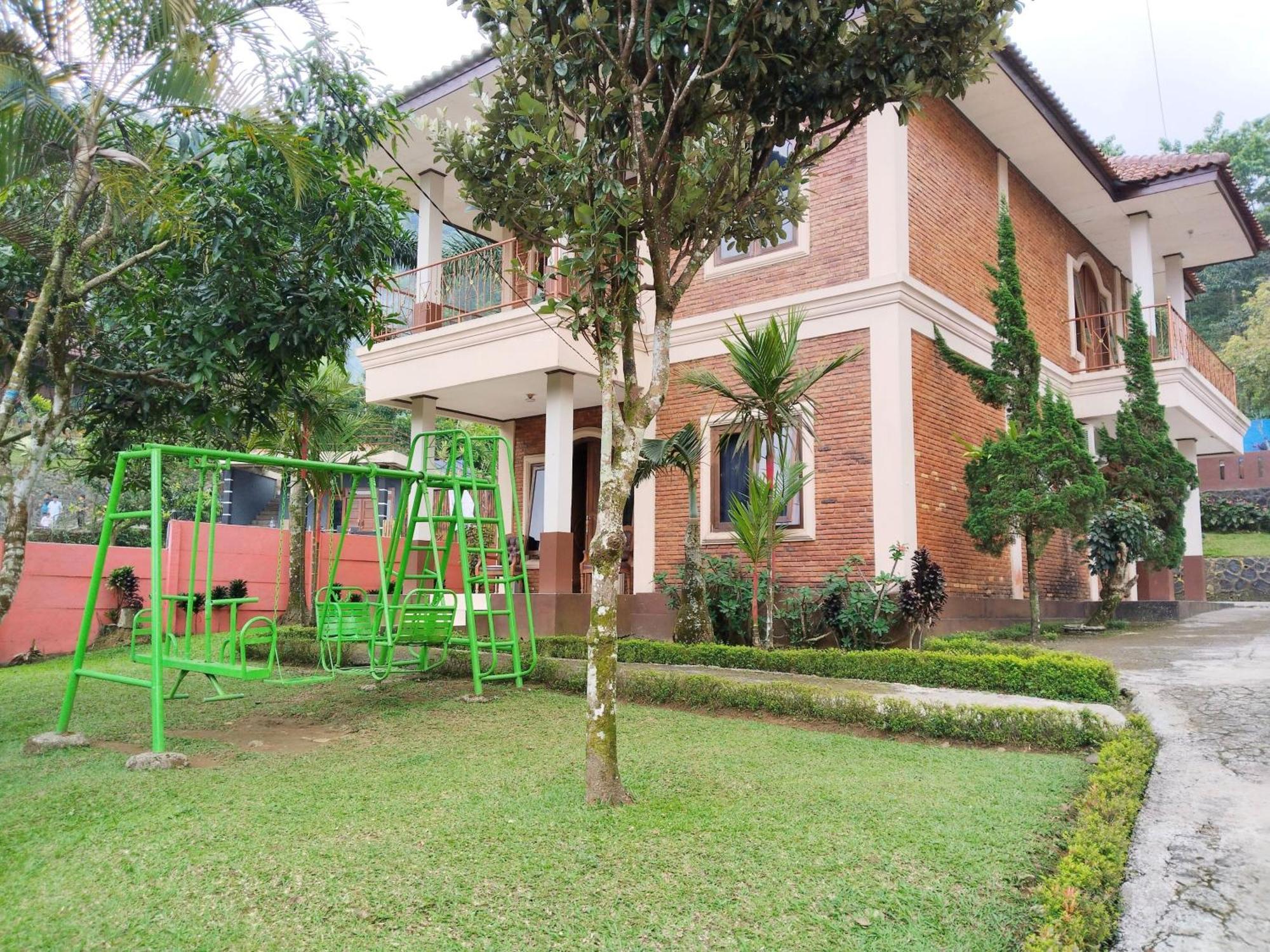 Villa Yustisia Curug 7 Cilember Cisarua Exteriér fotografie