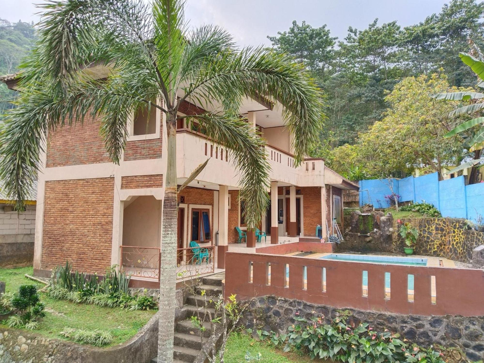 Villa Yustisia Curug 7 Cilember Cisarua Exteriér fotografie