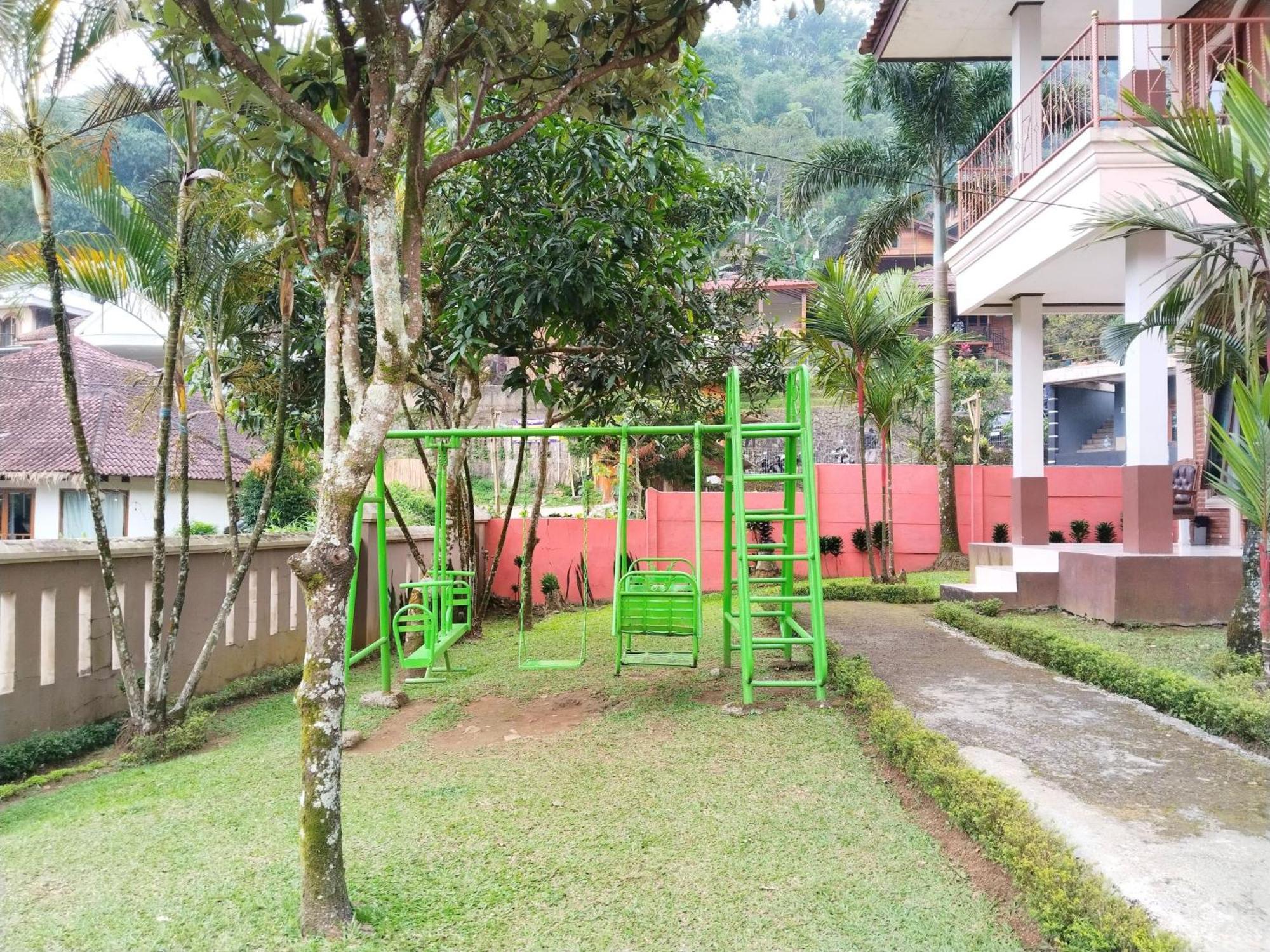 Villa Yustisia Curug 7 Cilember Cisarua Exteriér fotografie